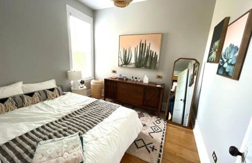 Irving Park updated vintage top unit 2-flat - Photo 12