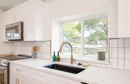 Modern 3 2 two Kings hot tub Fire pit 16min to Wine Trail Nearby Pickleball Courts Pools - Foto 55