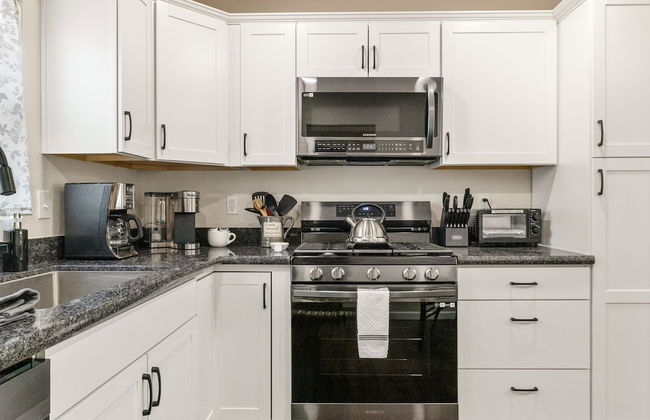 Prescott Family Friendly 3 Bedroom w Large Yard - Photo 2