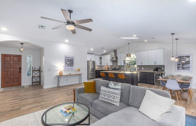 Modern Mesa Oasis Free Heated Pool Al-fresco Living - Photo 6