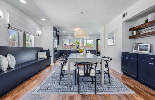 Stunning Lake House with a Pool and Hot Tub - Foto 2