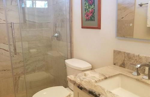 Peaceful retreat with pool gym & BBQ - Foto 13