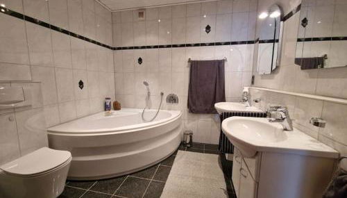 Stilvolle EG-Wohnung - Foto 2