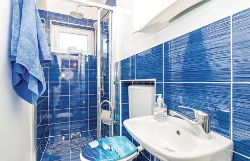 3 Bedroom Cozy Apartment In Viskovo - Foto 29