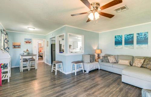 2 Mi to Redfish Bay Aransas Pass Home with Fire Pit - Foto 1