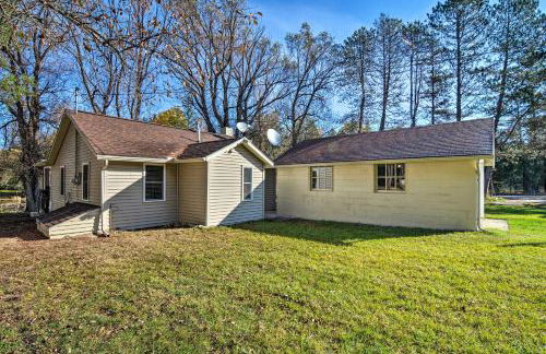 Riverfront Grayling Retreat with Fire Pit and Dock! - Foto 30