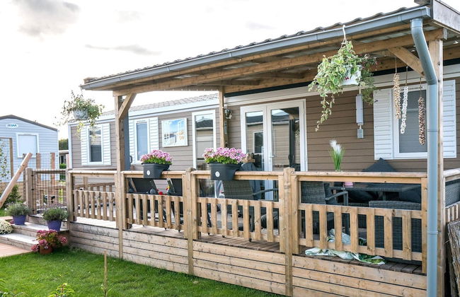 Chalet in Oostkapelle Near Beach & Pool - Photo 1