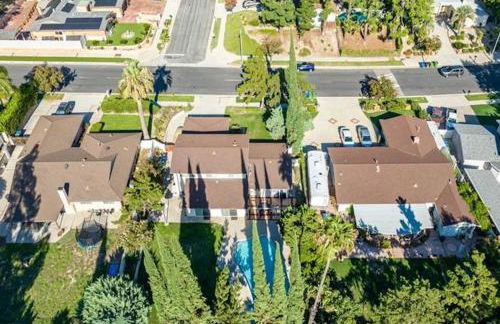 Adorable 4 bedroom home with Pool & more - Foto 23