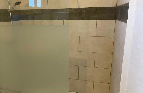 Fabuleux T3 climatisé de 85 m2, situé au calme avec grand parking gratuit privé ,Fibre wifi - Foto 19