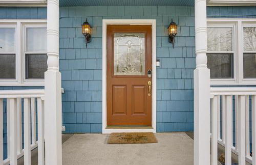 Walk to Lake Hopatcong Vibrant Home with Deck! - Foto 27