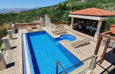 Villa LKL, heated private pool, secluded and with a great view - Photo 11