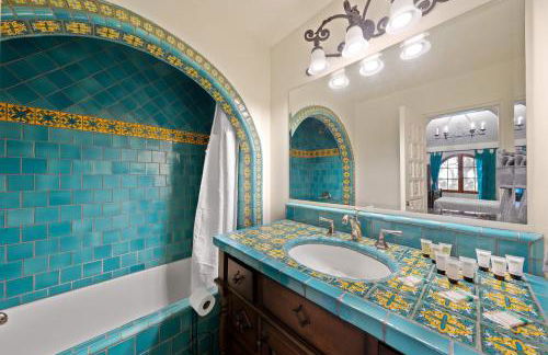 Skyline and Bay Views Spanish Villa Pool and Hot Tub - Foto 60