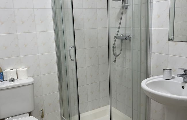 Double bed with attached Bath & Balcony - Photo 4