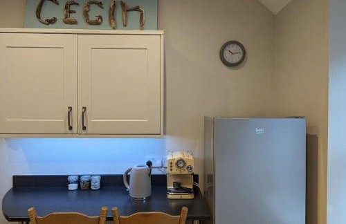 Pencartref Apartment - 4 Bedrooms, 3 Bathrooms, Sleeps 7-8 - Foto 10