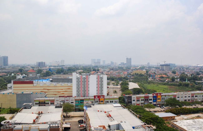 Homey and Simply 2BR at Lagoon Bekasi Town Square Apartment - Foto 16