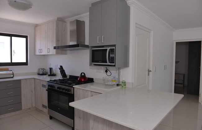 Pelican Cove is a Modern 4-bedroom Holiday Home in Langebaan With Some Sea Views - Foto 26