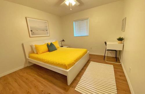 *NEW*Sunshine Gorgeous- 3BD/2BA -Private Backyard! - Foto 9