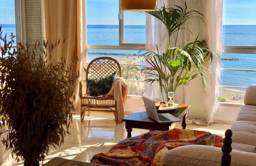 Stunning Sea View - Photo 9