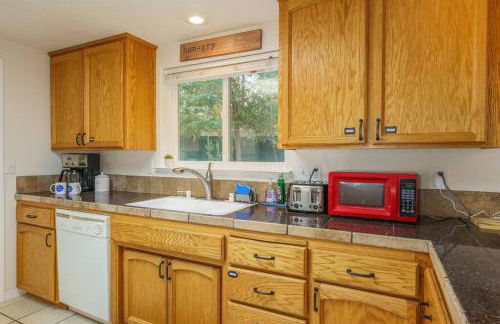 Acorn House - Charming house in green heaven with pool table with lovely backyard - Foto 13