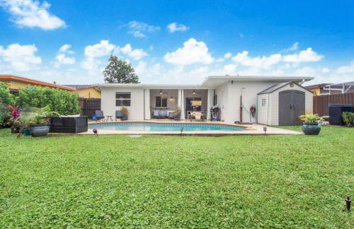 Peaceful retreat with a pool 15 min away beach - Foto 31