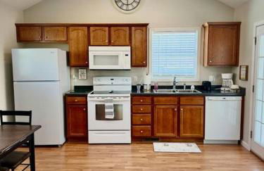 Cottage on Lake James Resort Amenities Included - Photo 7