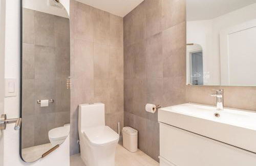 Spacious Central Kirkland Gem with Deck Near Google - Foto 26