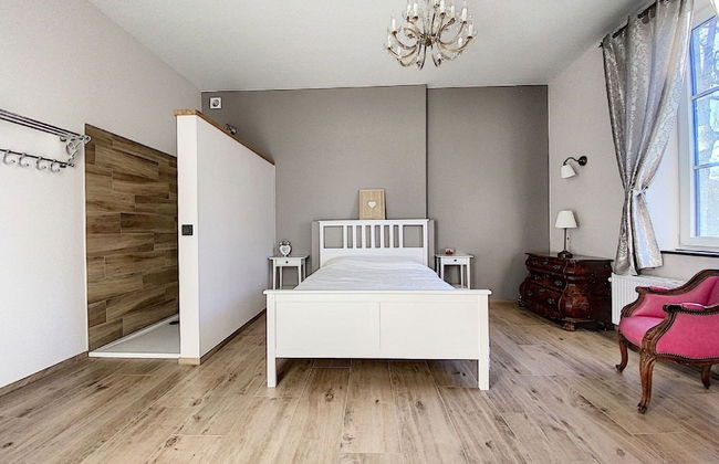 Elegant Hillside Mansion - Photo 5