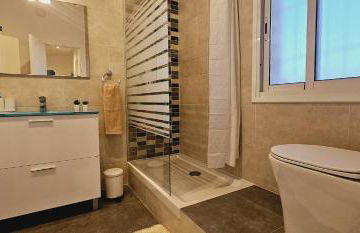 Premium refurbished apartment in Barcelona city center - Photo 15