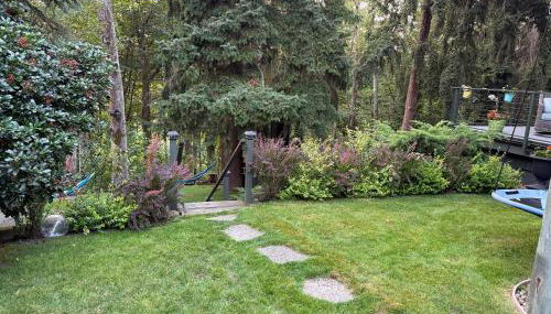 Beautiful place with a great location, free parking, WiFi & large TV. - Foto 4, Garden, Garden view