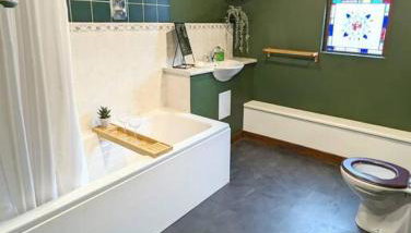 3-Bed, Sleeps 6, 1 Bath, Parking, WiFi - Foto 4