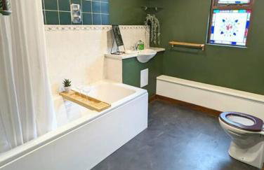 3-Bed, Sleeps 6, 1 Bath, Parking, WiFi - Foto 4