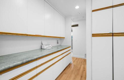 Nature-Inspired Stay with Pool, Fire Pits and More - Foto 2