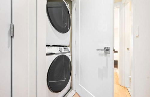 Sleeps 12 Downtown Entire home with rooftop - Foto 45