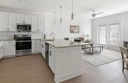 Landing Amazing 3BD Pool Yoga Studio - Photo 49