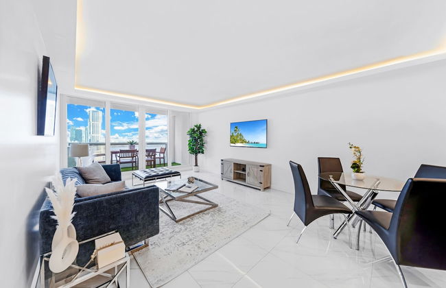 Modern Apartments Biscayne Bay - Photo 25