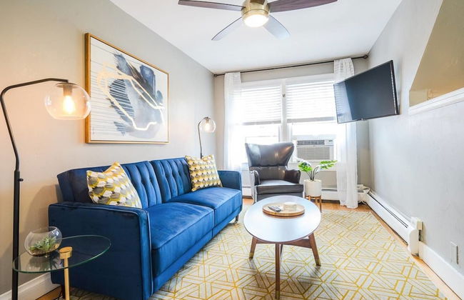 The Modern Couple's Getaway Loft With Private Balcony - Foto 12