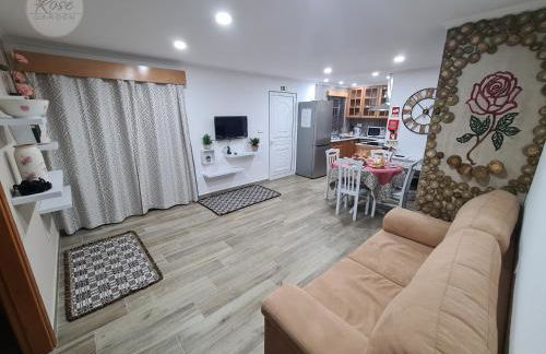 Lucy's Rosegarden - Photo 25