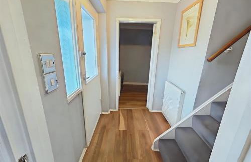2ndHomeStays- Willenhall-A Serene 3 Bed House with a Garden View-Suitable for Contractors and Families-Sleeps 9 - 7 mins to J10 M6 and 21 mins to Birmingham - Foto 34