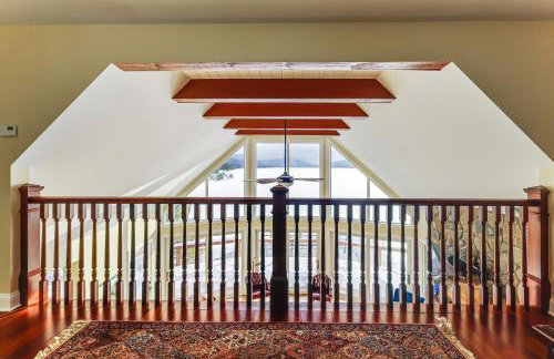 Year-Round Fun in Putnam Station Lakefront Home! - Foto 13