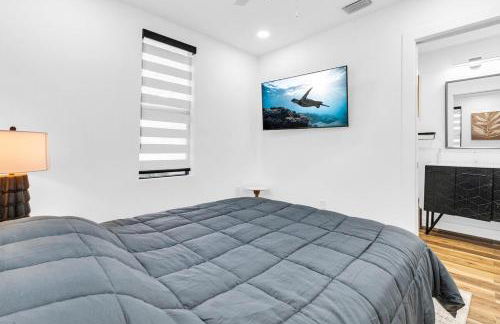 Modern Home with large private yard - Next to downtown & beach & airport - Pet friendly - Foto 13