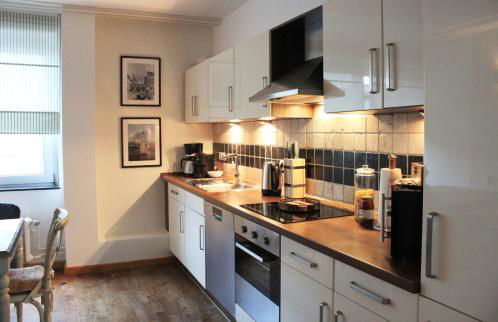 R B Apartment Hamburg Family - zentrumsnah - 108 qm mit Dachterrasse - Küche - Waschtrockner - Smart TV - Badewanne & Dusche - kostenloser Parkplatz - 2 Schlafzimmer - Foto 8