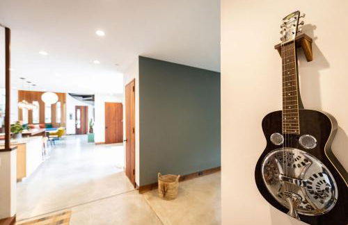 Modern indoor-outdoor living wHot Tub Walk to Beaches & Mountain Trails - Foto 24