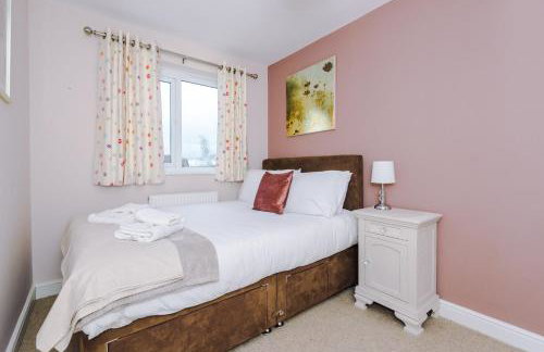 Relaxing 3 Bedroom Chester Home with garden - Photo 53