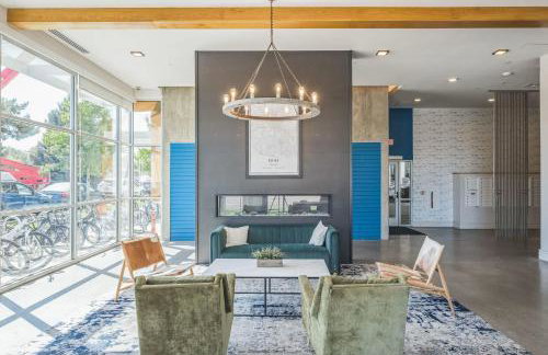 Chic and Modern Getaway with Gym 5 Min to Downtown - Foto 28