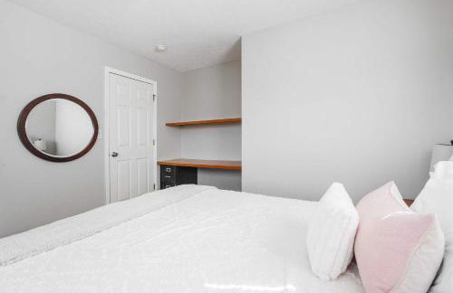 Cozy Downtown Escape Hot tub and Modern Touches - Foto 25