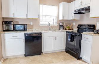 LUX - Downtown Oasis - Pool Table! Free Parking! - Foto 20