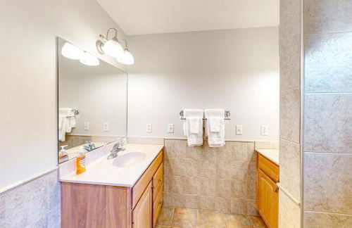 Beautiful home with modern conveniences - close to the beach, dogs welcome - Foto 39