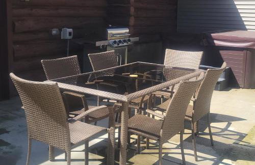 Charming Country Cabin- Cozy, Scenic View, HOT TUB, near CMAC - Foto 32