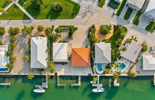 Sunset Harbor Waterfront Villa with Dock Cabana Club - Foto 41