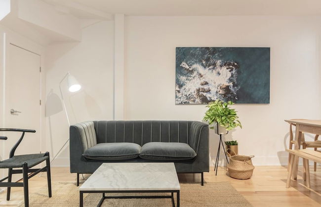 3 Br Luxury & Spacious Apartment in Little Italy - Photo 1